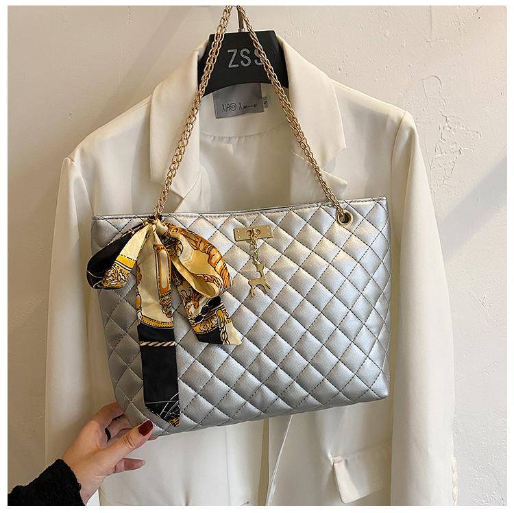 Сумка-ромб большой вместимости женская сумка 2025 новая трендовая и модная сумка на плечо простая сумка-тоут с цепочкой серебряный