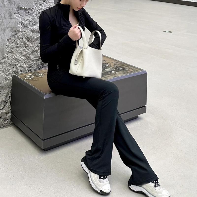 Women s 32.5 Flared Yoga Pants, International Version: Nude Feel, Slim Fit, Ideal for Tall & Athletic Builds. Size 2 (90-100 jin)
Women s 32.5 Flared Yoga Pants, International Version: Nude Feel, Slim Fit, Ideal for Tall & Athletic Builds. Size 2 (90-100 jin)