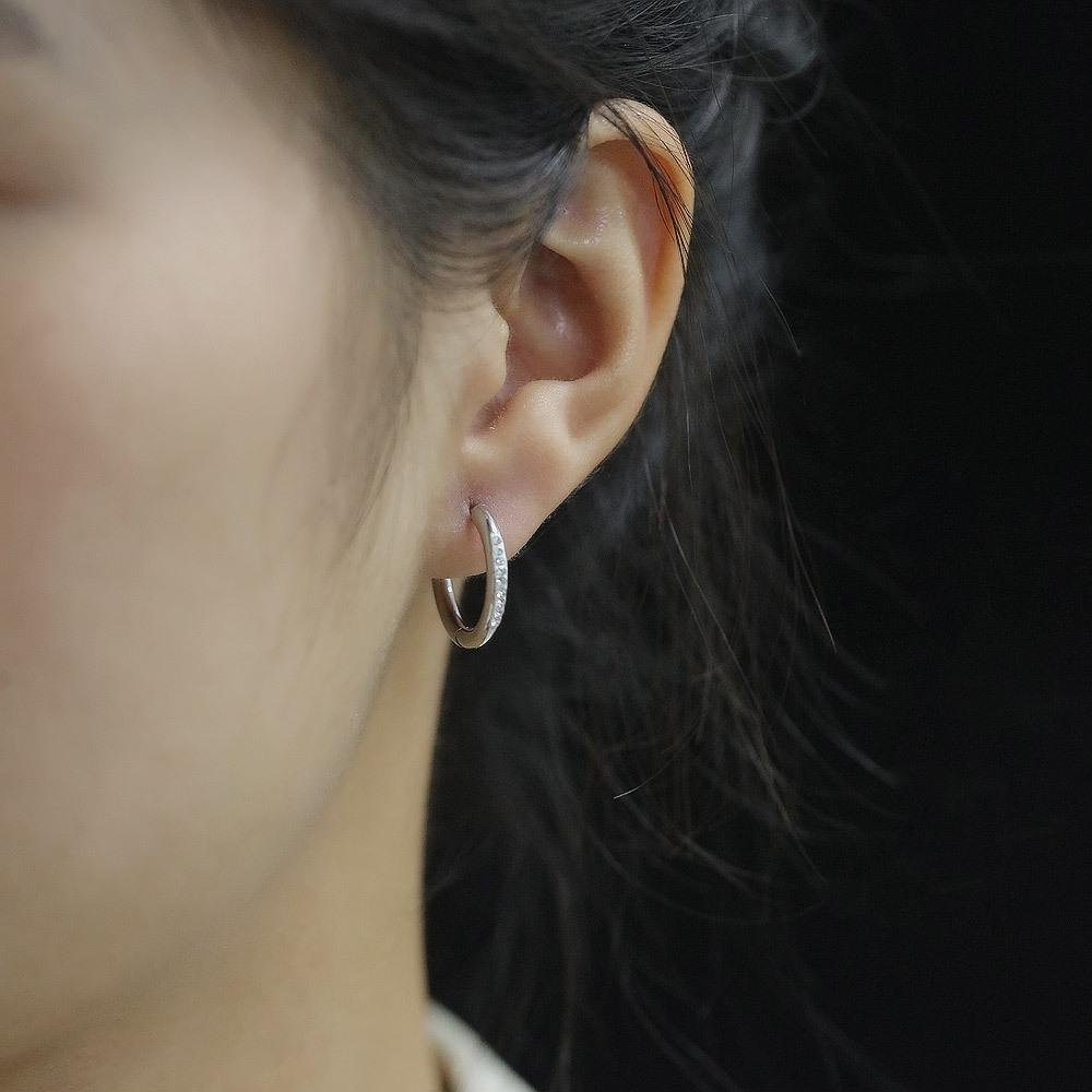 Korean Style Titanium Steel Small Circle Stud Earrings - Simple, Cold Fashion Hip Hop Trend Earrings 19mm
Korean Style Titanium Steel Small Circle Stud Earrings - Simple, Cold Fashion Hip Hop Trend Earrings 19mm