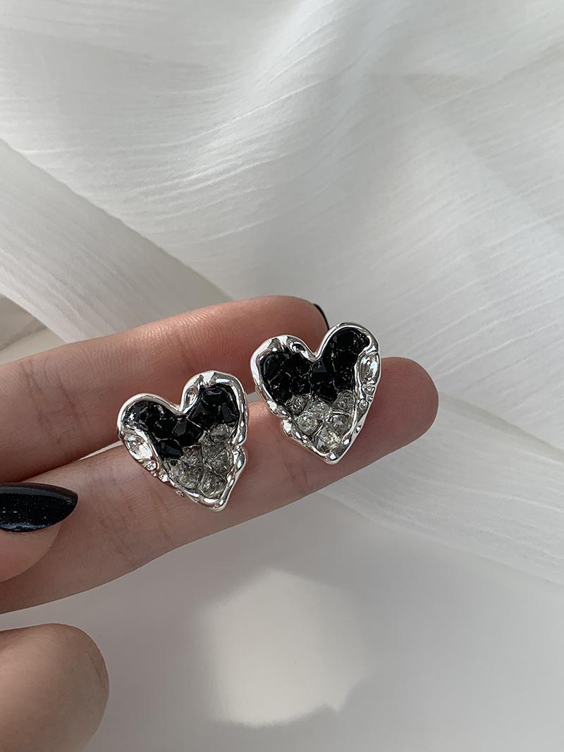 Серебряная игла сладкие прохладные черные серьги-гвоздики серьги-сердечки персиковые серьги серьги в стиле холодный ветер простые новые модели весна-лето
Серебряная игла сладкие прохладные черные серьги-гвоздики серьги-сердечки персиковые серьги серьги в стиле холодный ветер простые новые модели весна-лето