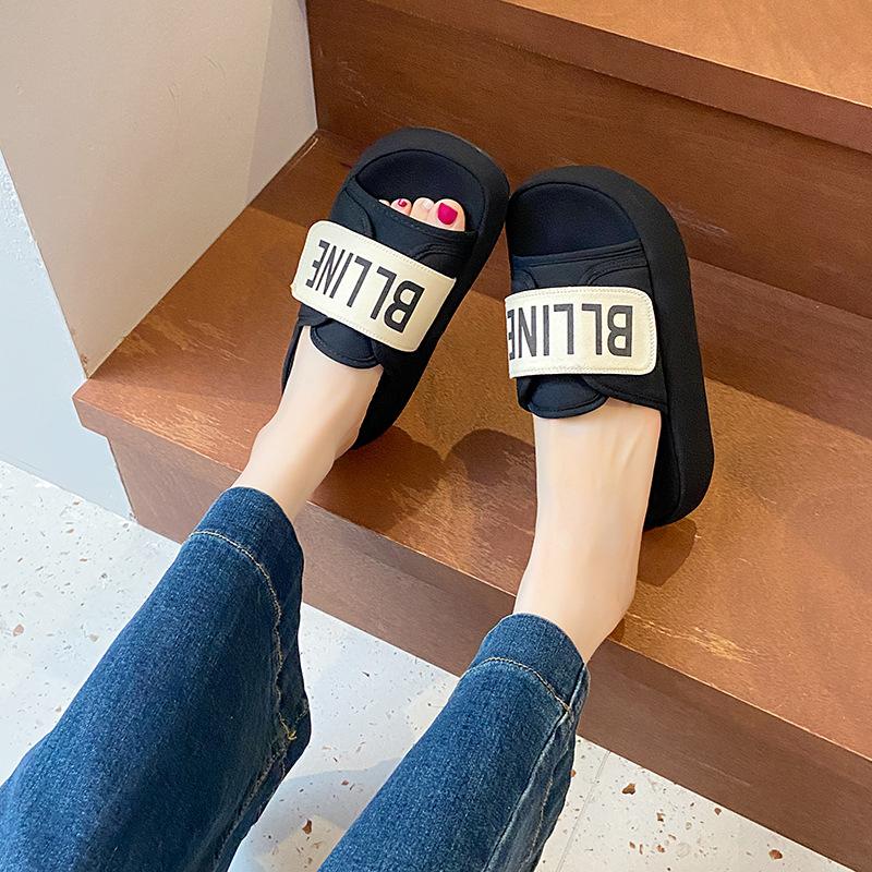 Thick-bottomed casual slippers for women to wear summer fashion to increase orgasm and non-slip home Velcro sandals 35 чёрный
Thick-bottomed casual slippers for women to wear summer fashion to increase orgasm and non-slip home Velcro sandals 35 чёрный