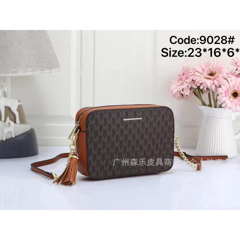 Hot-selling women s bags, new retro small round bags, fashionable casual bags, new shoulder messenger bags.
Hot-selling women s bags, new retro small round bags, fashionable casual bags, new shoulder messenger bags.
