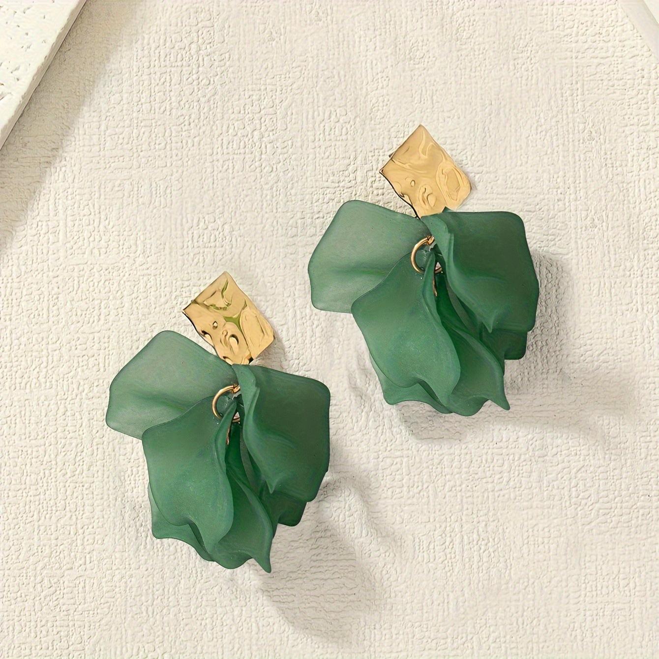 A pair of atmospheric fashion square water droplet petal combination pendant ladies party party wedding vacation travel зелений
A pair of atmospheric fashion square water droplet petal combination pendant ladies party party wedding vacation travel зелений