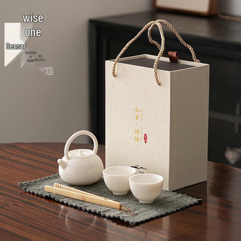 Mutton-fat Jade Porcelain 3-Piece Tea Set
Mutton-fat Jade Porcelain 3-Piece Tea Set