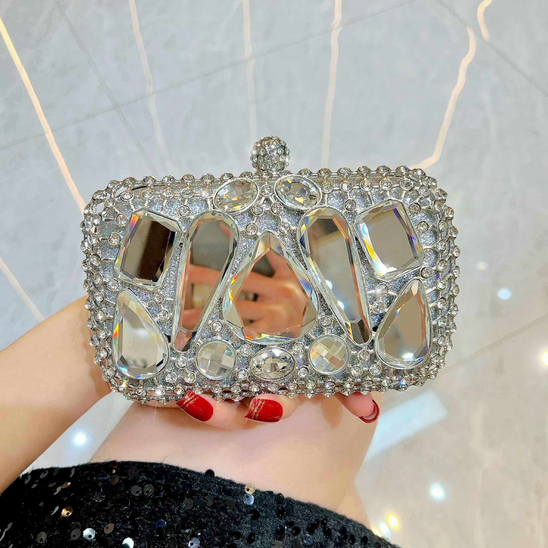 New glass diamond clutch bag exquisite dinner bag French diamond-encrusted handbag high-end light luxury chain women s bag
New glass diamond clutch bag exquisite dinner bag French diamond-encrusted handbag high-end light luxury chain women s bag
