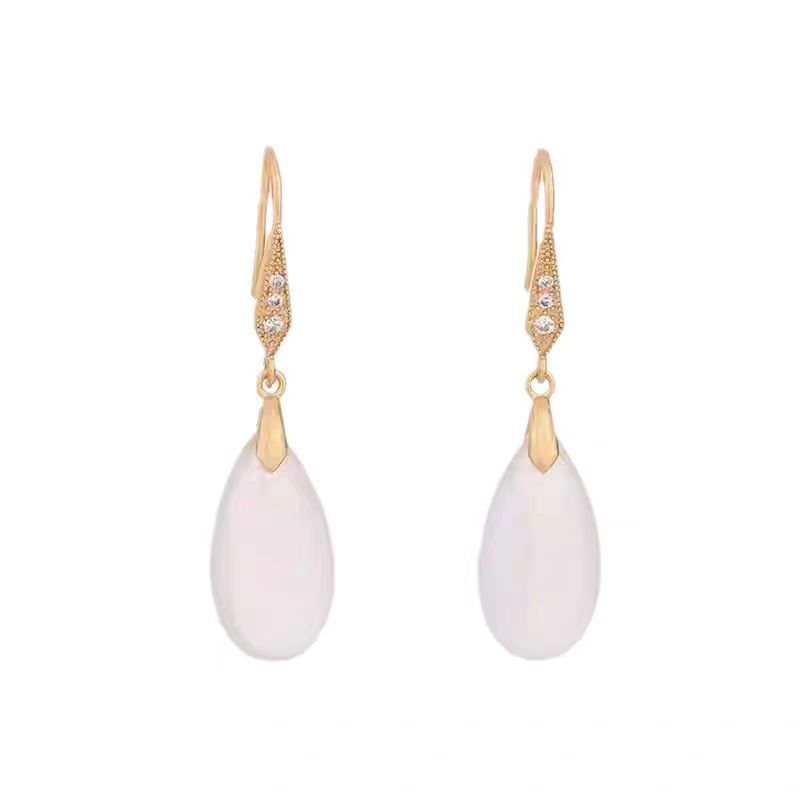 Vintage Style Teardrop Dangle Earrings with Metal Hooks and Smooth Surface Elegant Design Suitable for Various Occasions Jewelry Accessory белый
Vintage Style Teardrop Dangle Earrings with Metal Hooks and Smooth Surface Elegant Design Suitable for Various Occasions Jewelry Accessory белый