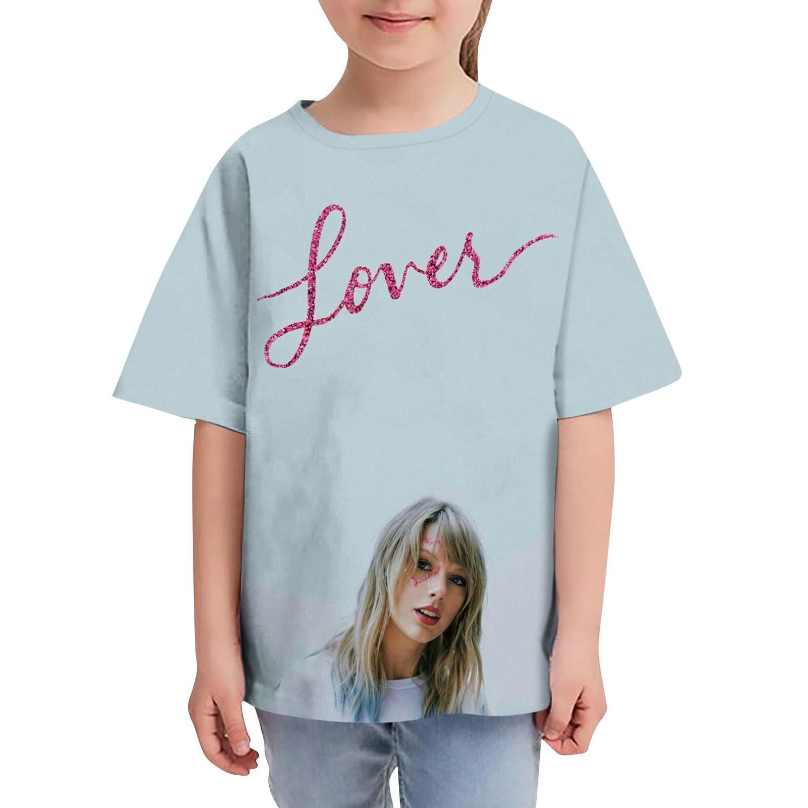 Kids Crew Neck Graphic Short Sleeve T-Shirt Top Taylor Inspired Printed Casual Tee for Boys and Girls Lightweight Breathable 140 синий
Kids Crew Neck Graphic Short Sleeve T-Shirt Top Taylor Inspired Printed Casual Tee for Boys and Girls Lightweight Breathable 140 синий