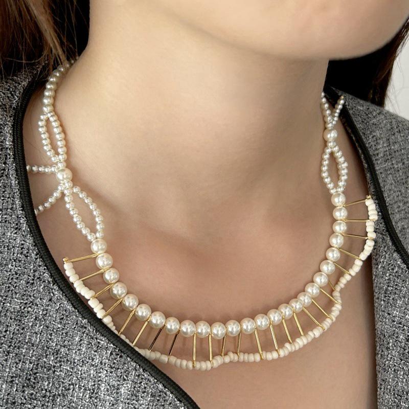 Japanese & Korean High-End Pleated Pearl Necklace: Women s Elegant, Simple, Luxurious Fashion Choker
Japanese & Korean High-End Pleated Pearl Necklace: Women s Elegant, Simple, Luxurious Fashion Choker