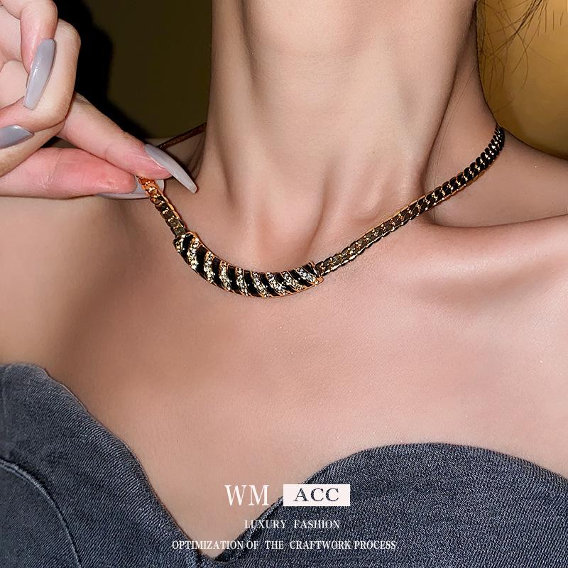 Новые модные персонализированные ожерелья. Модные подвески в стиле ретро. Модные ретро-колье.
Новые модные персонализированные ожерелья. Модные подвески в стиле ретро. Модные ретро-колье.