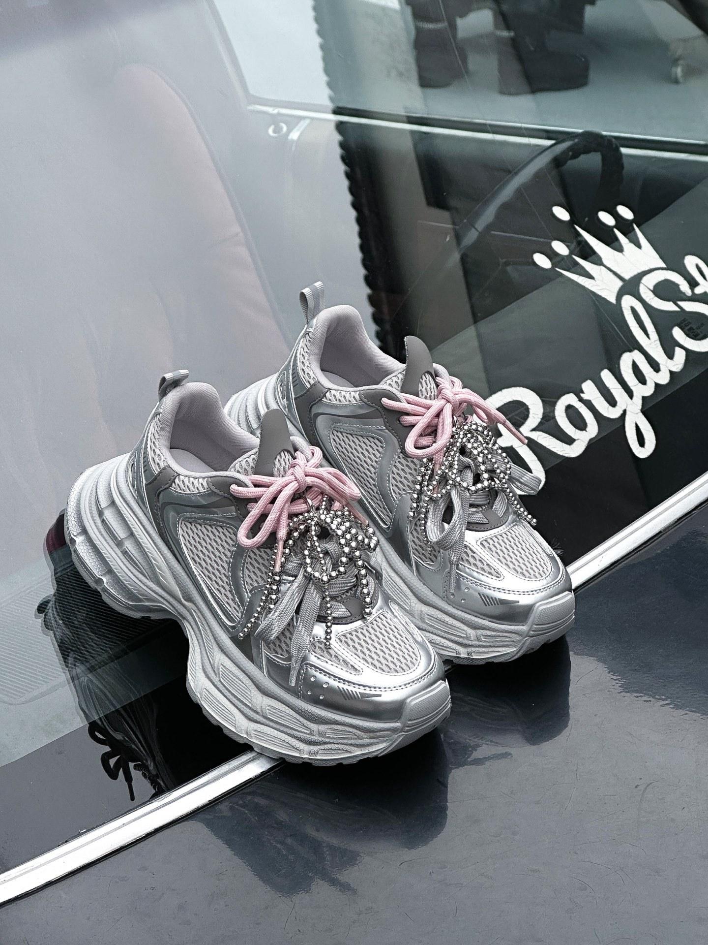 Leather mesh thick sole heightening versatile dad shoes women s spring new pearl bow casual sports shoes 40
Leather mesh thick sole heightening versatile dad shoes women s spring new pearl bow casual sports shoes 40