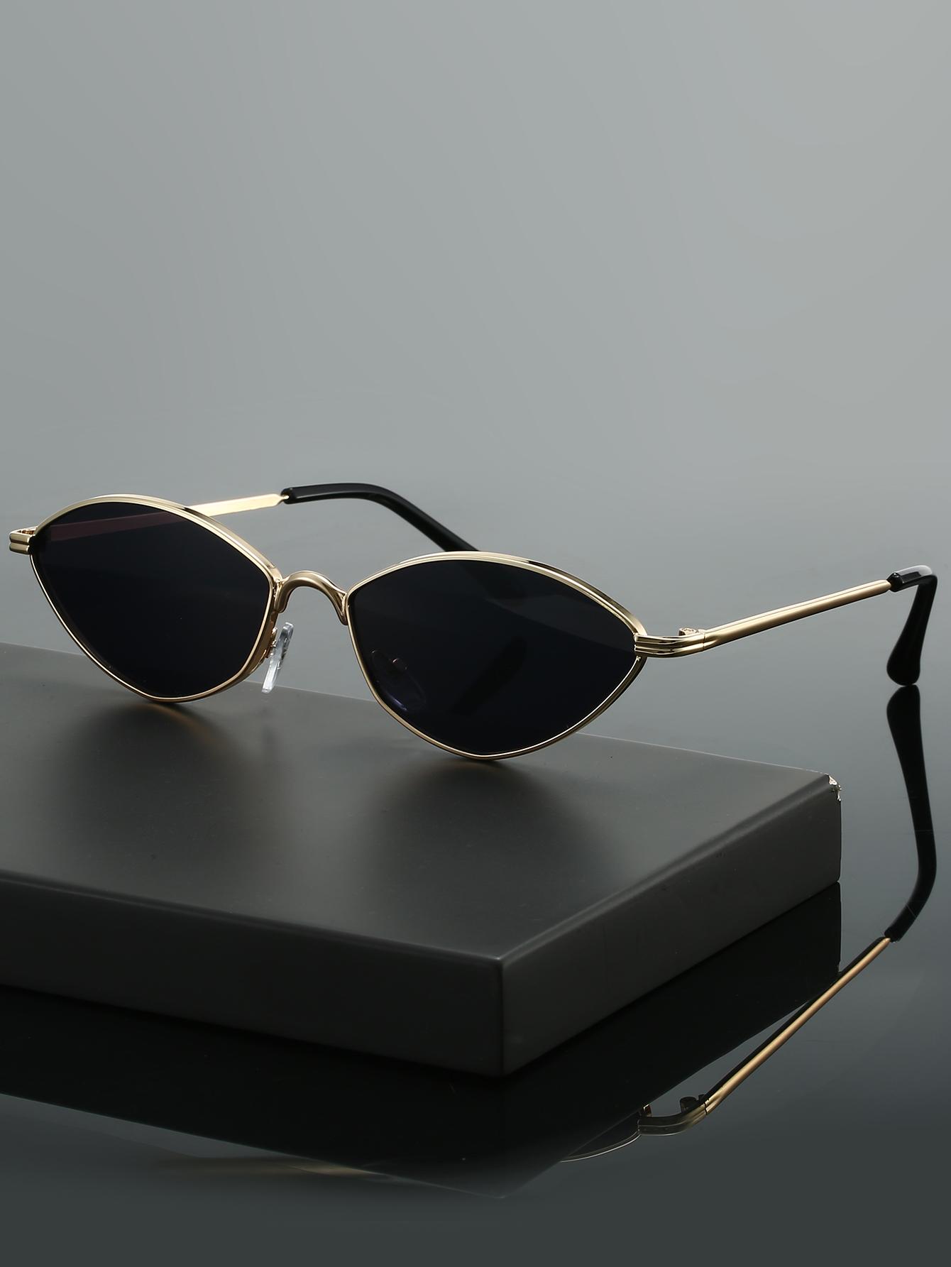 1Pc Geometric Rhombus Frame Sunglasses Classic Color Trendy Popular Style Simple for Photoshoots, Parties, Beach Vacations
1Pc Geometric Rhombus Frame Sunglasses Classic Color Trendy Popular Style Simple for Photoshoots, Parties, Beach Vacations