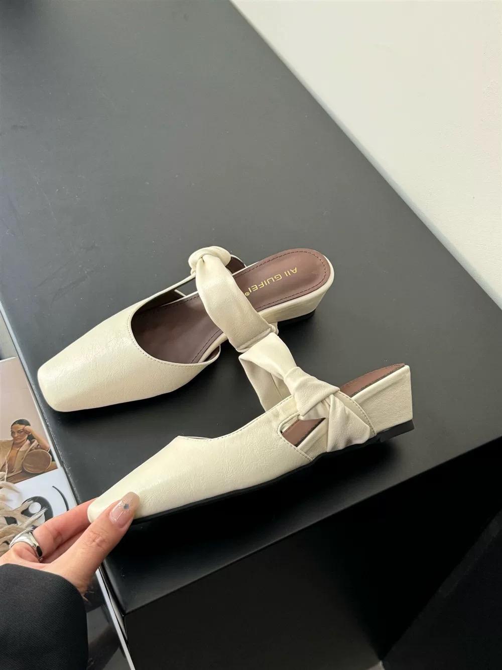 Silver stylish flip-flops for women, new French versatile outerwear, square-toed, irregular-shaped and fashionable sandals 35
Silver stylish flip-flops for women, new French versatile outerwear, square-toed, irregular-shaped and fashionable sandals 35
