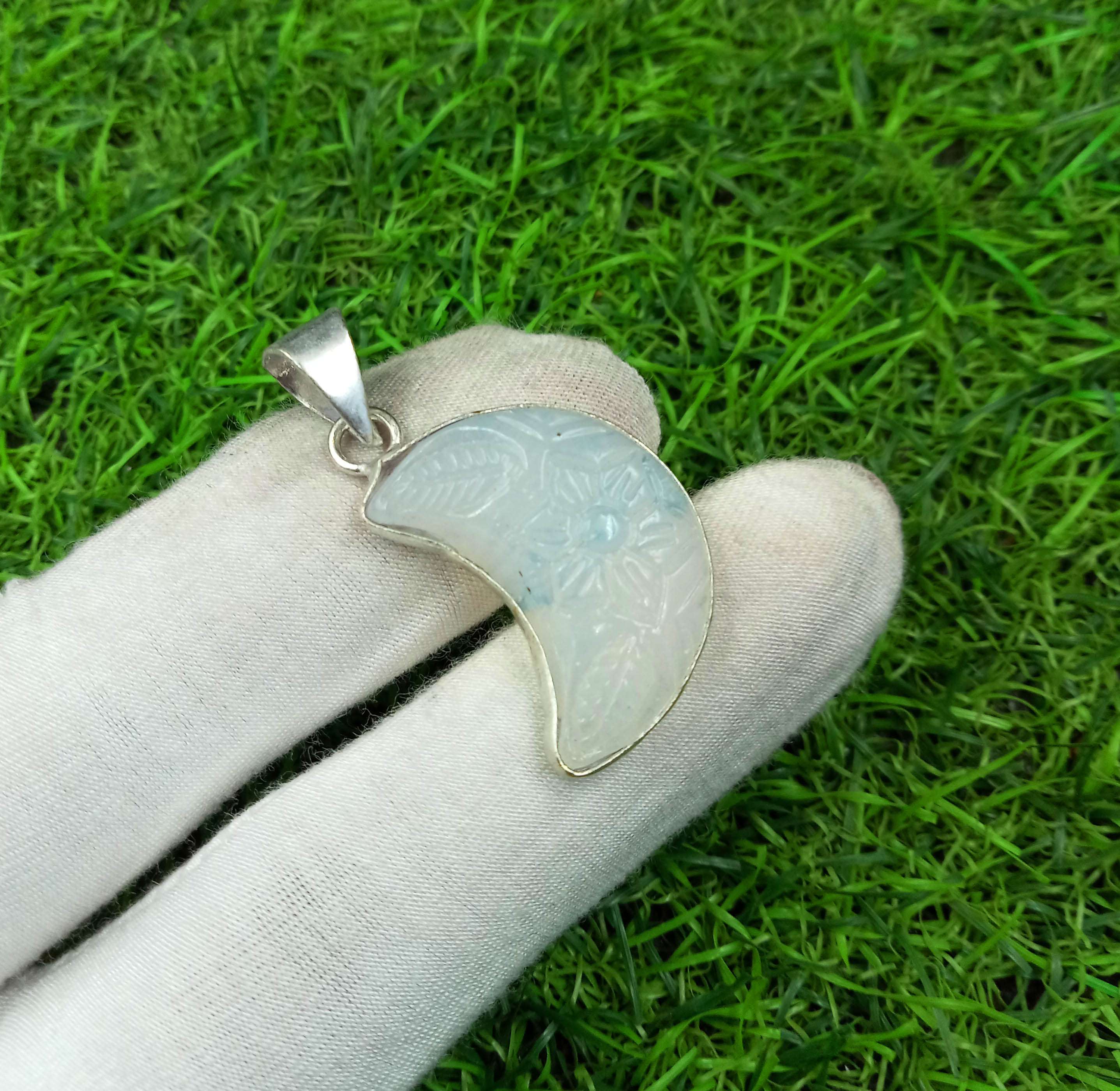 Резной лунный драгоценный камень 925 пробы с серебряным покрытием Подвеска безель DEP-416 
Резной лунный драгоценный камень 925 пробы с серебряным покрытием Подвеска безель DEP-416