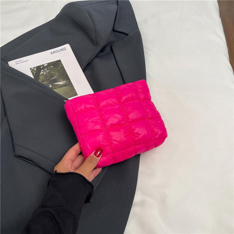 Embroidery thread plaid autumn and winter new solid color cosmetic bag niche design storage bag light hand bag simple trend
Embroidery thread plaid autumn and winter new solid color cosmetic bag niche design storage bag light hand bag simple trend