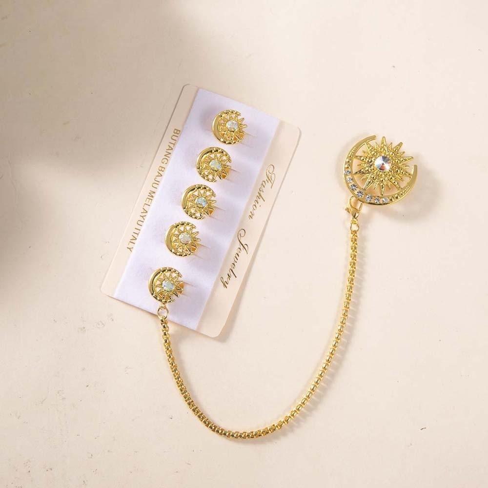5pcs Corsage Ornament Butang Baju Melayu Vintage Brooch with Chain Shiny Baju Melayu Studs Banquet Style 2 Golden
5pcs Corsage Ornament Butang Baju Melayu Vintage Brooch with Chain Shiny Baju Melayu Studs Banquet Style 2 Golden