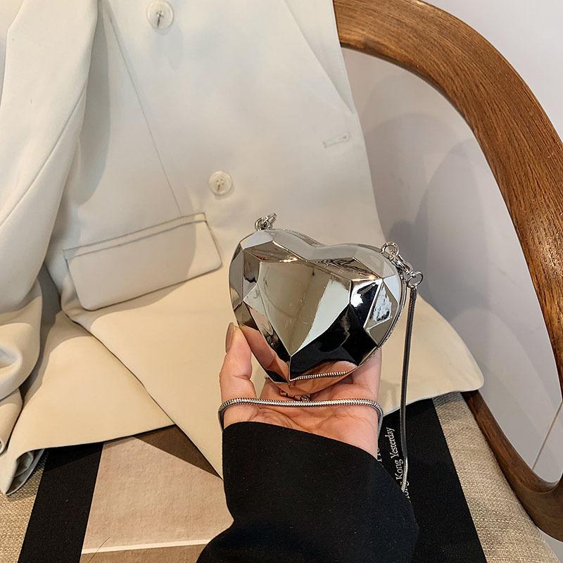 Красивая сумка-любовь тренд простой европейский и американский нишевый дизайн 2025 зарубежный стиль модная личность косая сумка сумка на плечо серебряный
Красивая сумка-любовь тренд простой европейский и американский нишевый дизайн 2025 зарубежный стиль модная личность косая сумка сумка на плечо серебряный