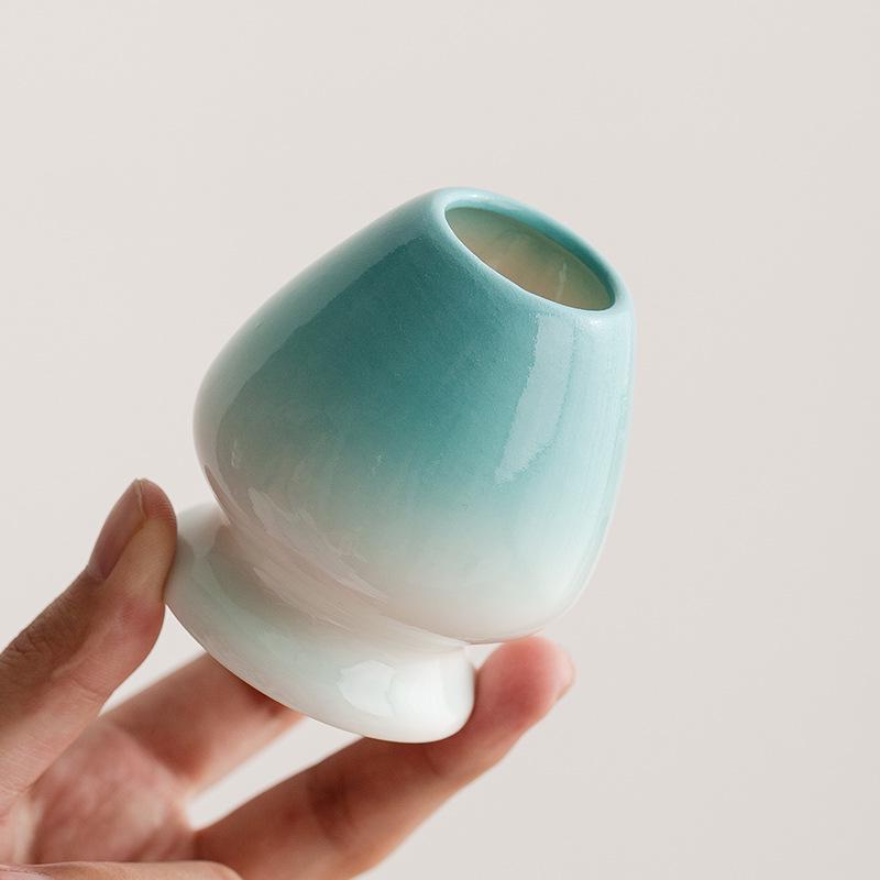 Large Ceramic Matcha Bowl - Gradient Color, Song Dynasty Style, with Whisking Tools and Whisk Stand.
Large Ceramic Matcha Bowl - Gradient Color, Song Dynasty Style, with Whisking Tools and Whisk Stand.