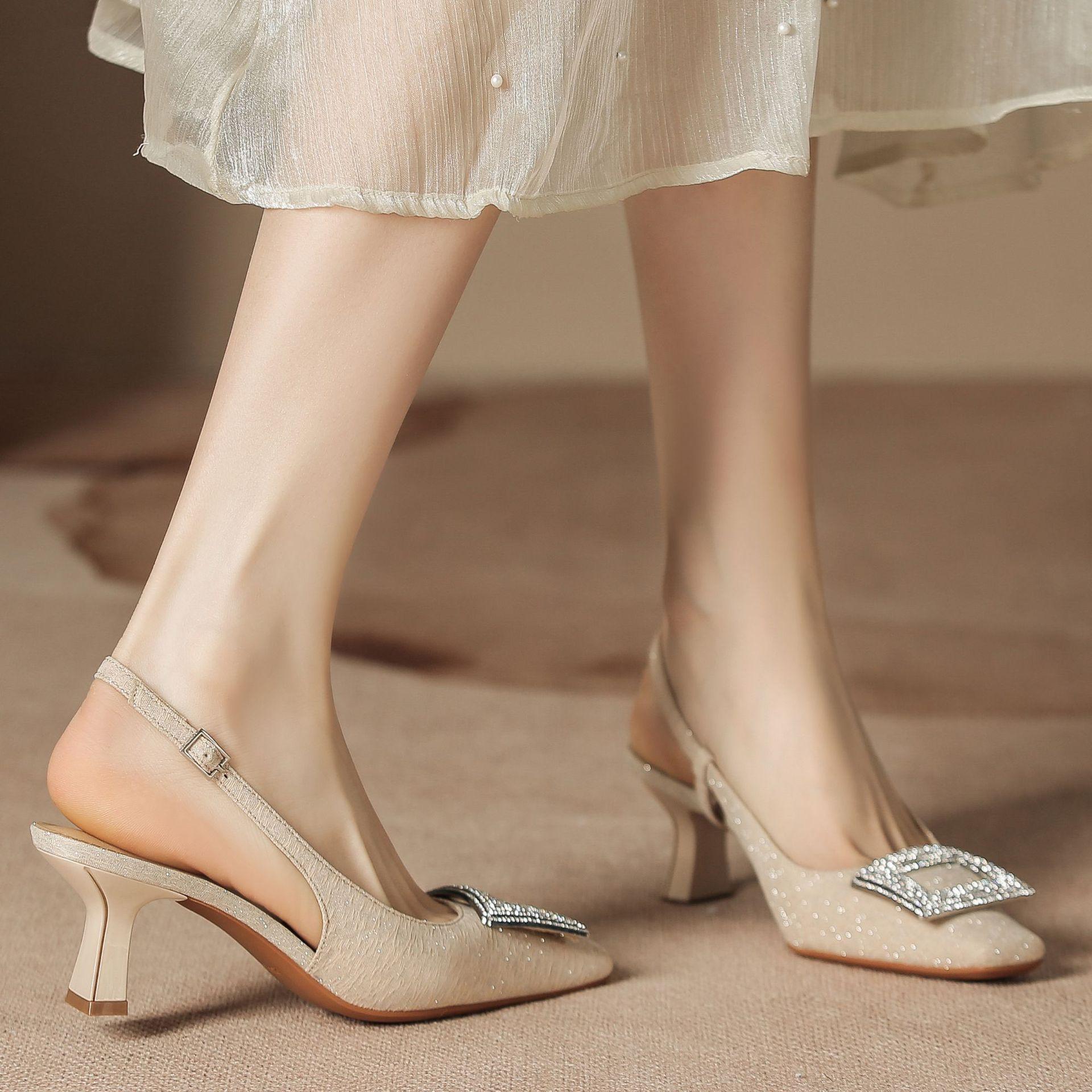 H838-9 sheepskin insole high heel sandals women s small square head thick heel summer sandals version bag head rear empty large rhinestone 34 чёрный
H838-9 sheepskin insole high heel sandals women s small square head thick heel summer sandals version bag head rear empty large rhinestone 34 чёрный