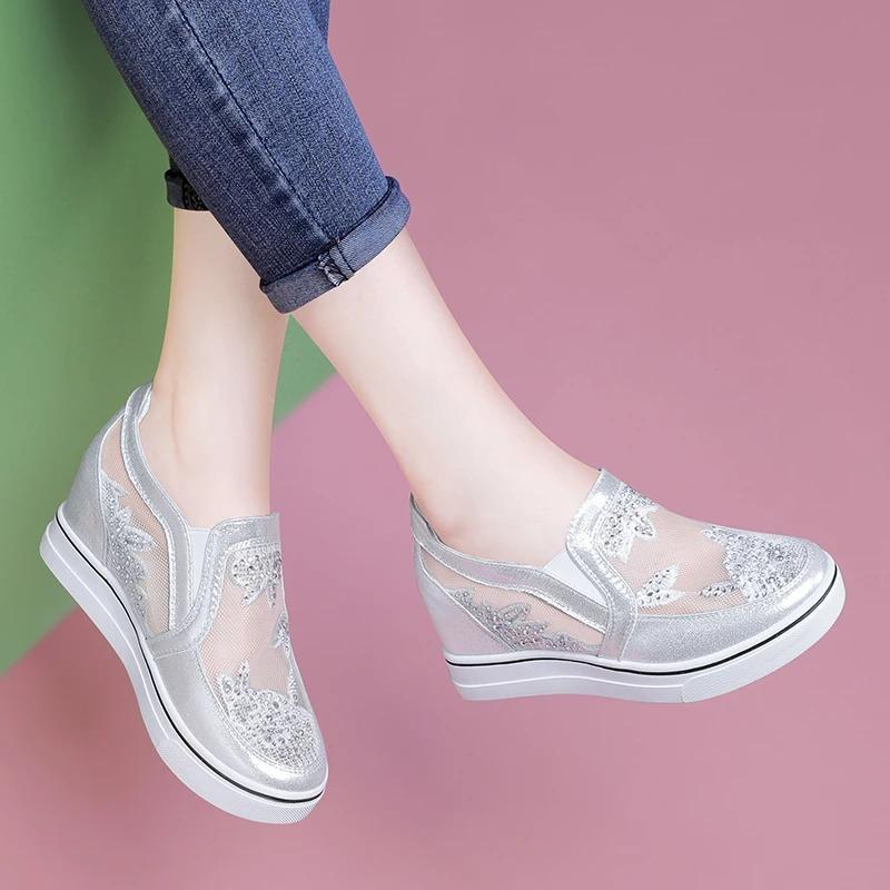 Модные удобные женские мокасины с кружевом, прогулочные туфли, белые кроссовки, повседневная обувь, балетки, туфли на платформе, стразы 38 серебряный
Модные удобные женские мокасины с кружевом, прогулочные туфли, белые кроссовки, повседневная обувь, балетки, туфли на платформе, стразы 38 серебряный