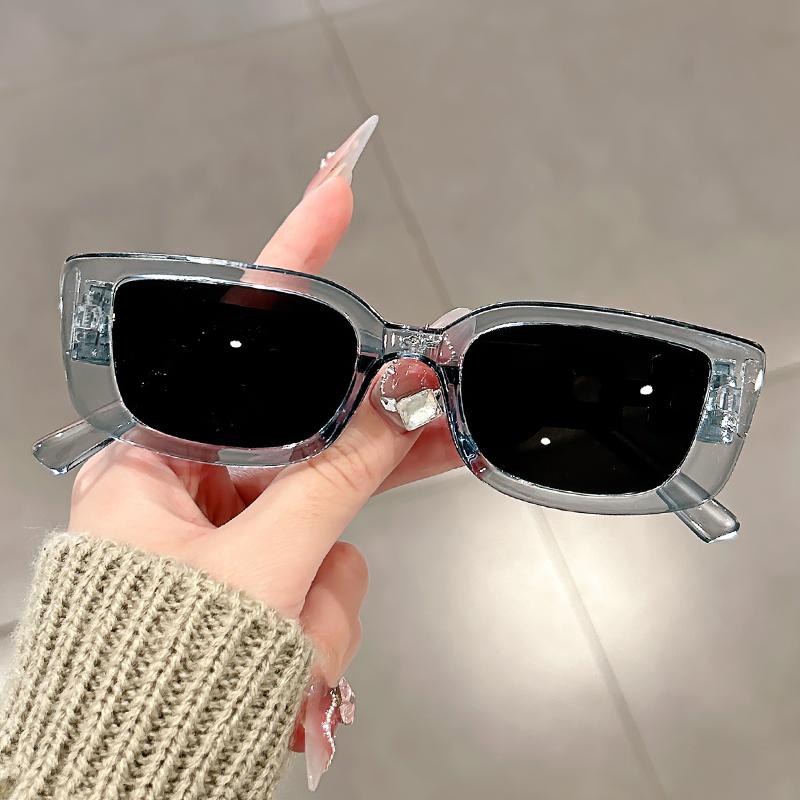 High-end hollowed-out sunglasses fashionable and retro New Use Vision diamond chain small square frame sunglasses
High-end hollowed-out sunglasses fashionable and retro New Use Vision diamond chain small square frame sunglasses