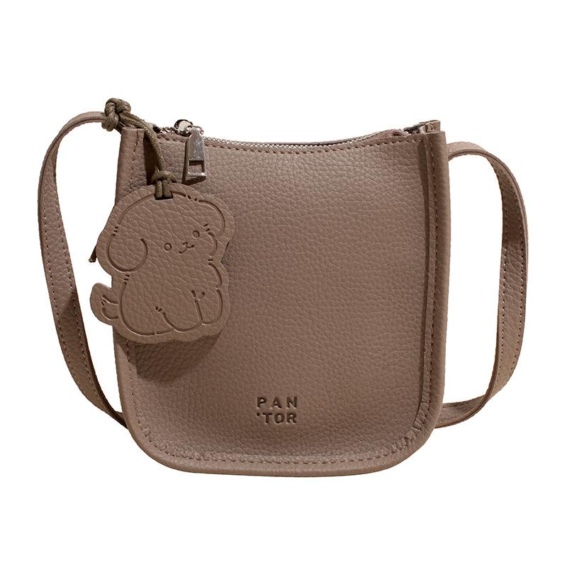 Wholesale popular Korean version of simple lychee pattern bucket bag women s fashion commuting advanced sense solid color shoulder messenger bag
Wholesale popular Korean version of simple lychee pattern bucket bag women s fashion commuting advanced sense solid color shoulder messenger bag