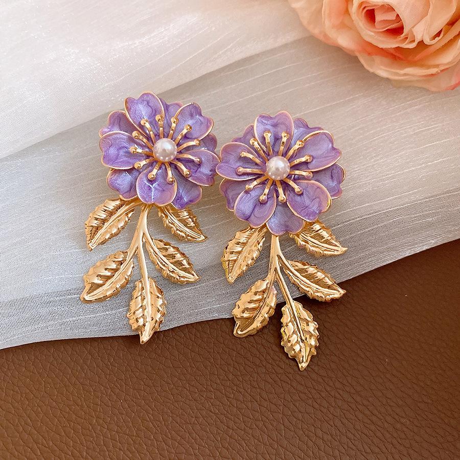 European and American retro steel needle pearl drop oil flower leaf earrings fashionable and exquisite earrings light luxury high-end earrings women
European and American retro steel needle pearl drop oil flower leaf earrings fashionable and exquisite earrings light luxury high-end earrings women