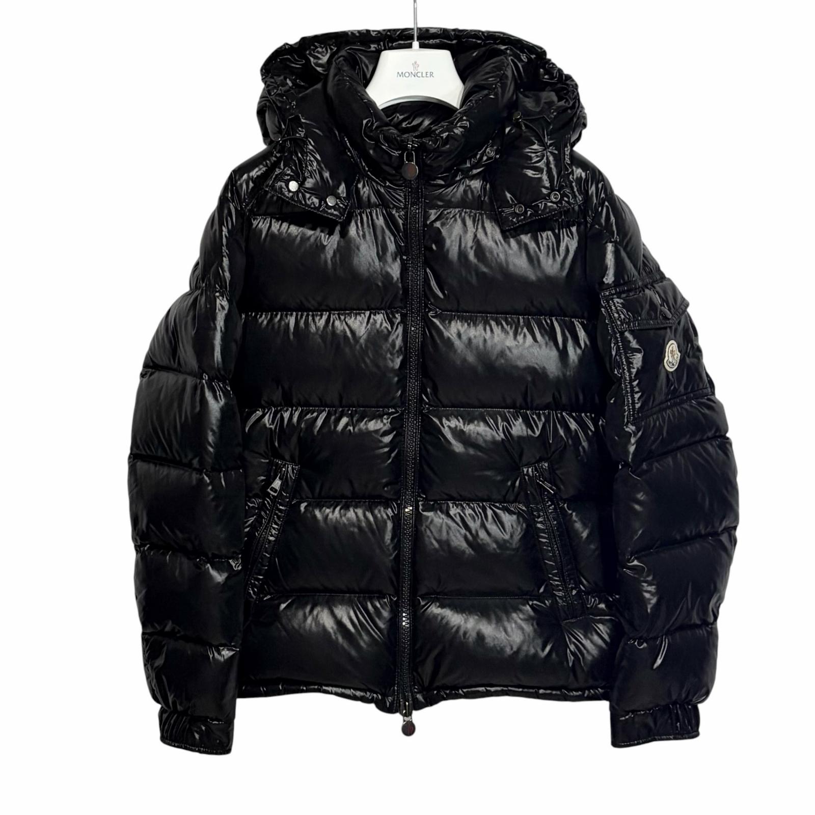 Used MONCLER MAYADown jacket Shiny black Nylon mens
Used MONCLER MAYADown jacket Shiny black Nylon mens