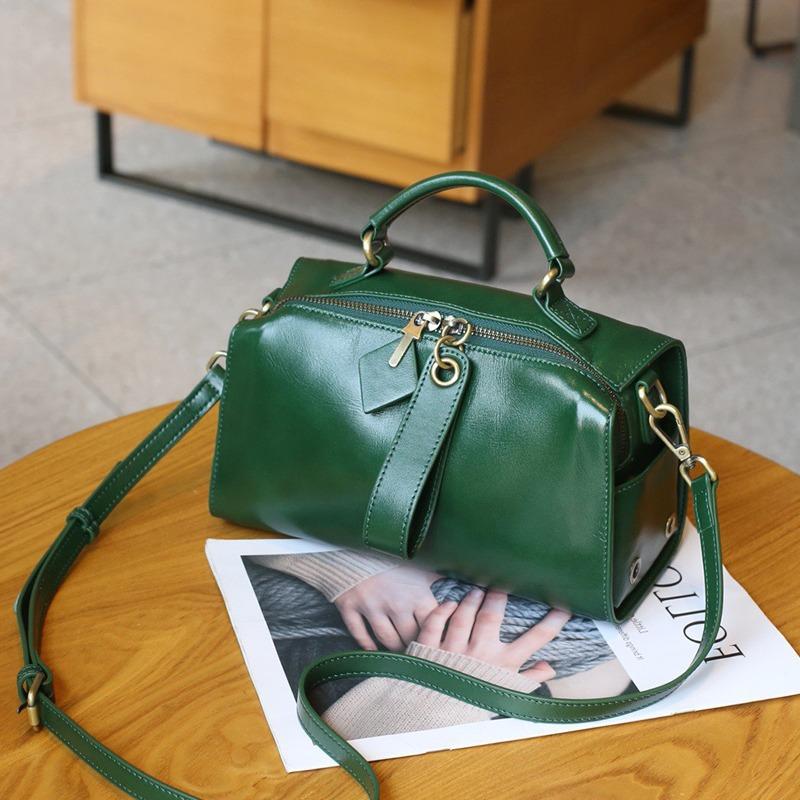 Imported First-layer Cowhide Women s Bag Crossbody Commuter Bag New Autumn and Winter Temperament Portable Boston Pillow Bag 23*10*15
Imported First-layer Cowhide Women s Bag Crossbody Commuter Bag New Autumn and Winter Temperament Portable Boston Pillow Bag 23*10*15