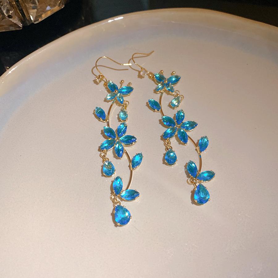 Super flash zircon butterfly flower fringed ear hook small fresh and sweet temperament earrings light luxury high-end earrings
Super flash zircon butterfly flower fringed ear hook small fresh and sweet temperament earrings light luxury high-end earrings