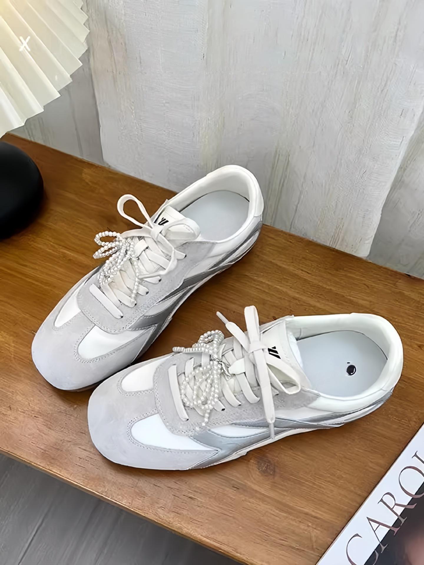 Retro American German training shoes women s spring 2025 new fashion versatile comfortable sports leisure niche feeling board shoes 40
Retro American German training shoes women s spring 2025 new fashion versatile comfortable sports leisure niche feeling board shoes 40