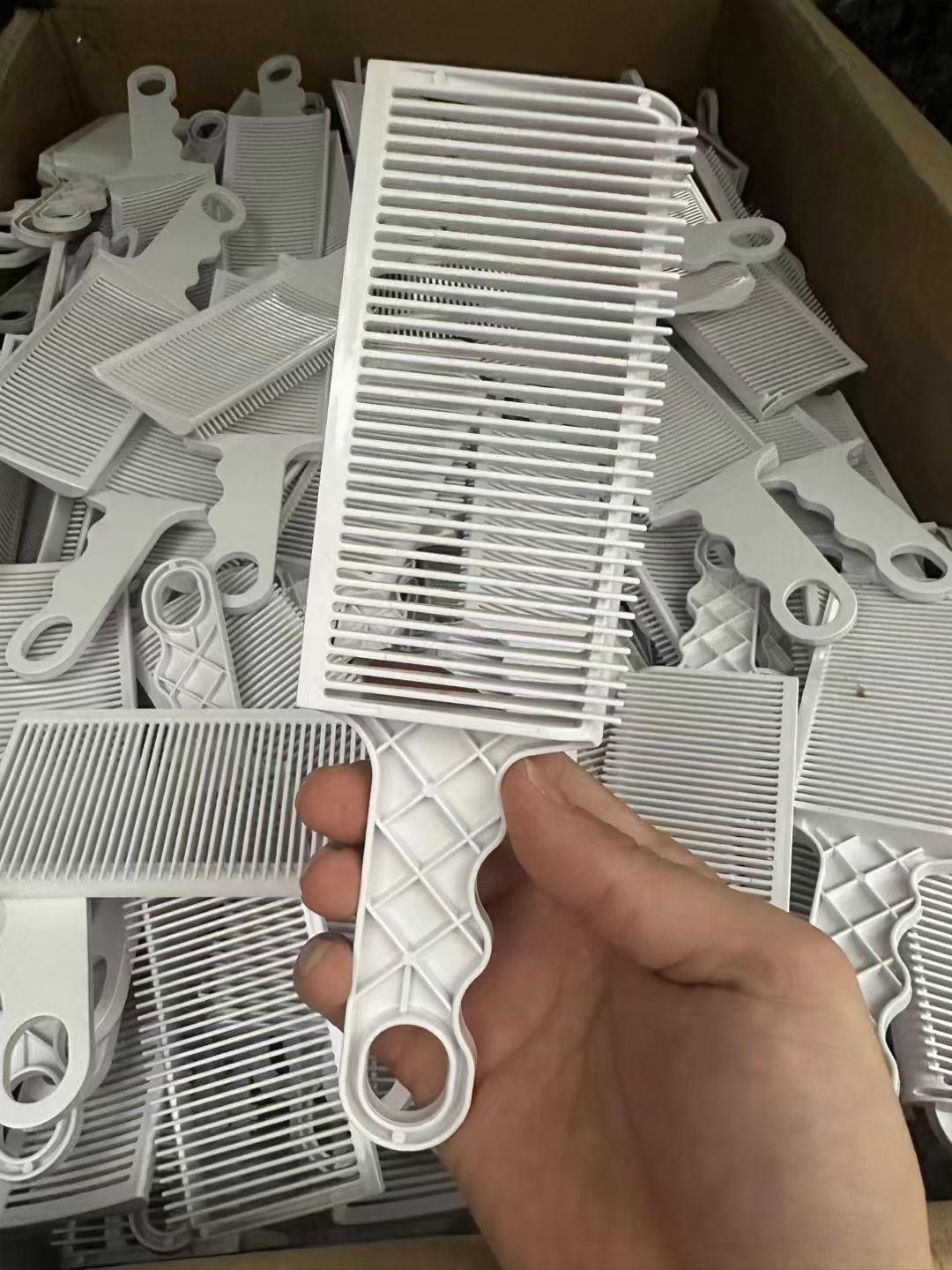 Multifunctional Long Handle Men s Slope Flat Top Clipper Comb for Pompadour and Fade Haircuts OPP Packaging
Multifunctional Long Handle Men s Slope Flat Top Clipper Comb for Pompadour and Fade Haircuts OPP Packaging