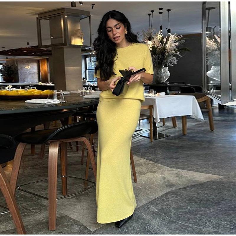 Women s Solid Color Round Neck Short Sleeve Knitted Half Skirt Set Solid Color Temperament Slimming Long Half Skirt Set Summer New Women s Clothing S сірий
Women s Solid Color Round Neck Short Sleeve Knitted Half Skirt Set Solid Color Temperament Slimming Long Half Skirt Set Summer New Women s Clothing S сірий