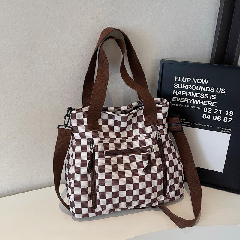 Fashionable and Casual Women s Tote Bag with Corduroy Fabric and Checkerboard Pattern Shoulder Bag Suitable for Daily Commuting
Fashionable and Casual Women s Tote Bag with Corduroy Fabric and Checkerboard Pattern Shoulder Bag Suitable for Daily Commuting