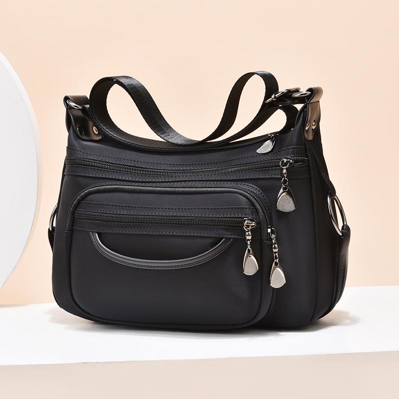 New fabric women s bag trendy shoulder bag messenger bag middle-aged and elderly women s mother bag 28*14*19
New fabric women s bag trendy shoulder bag messenger bag middle-aged and elderly women s mother bag 28*14*19