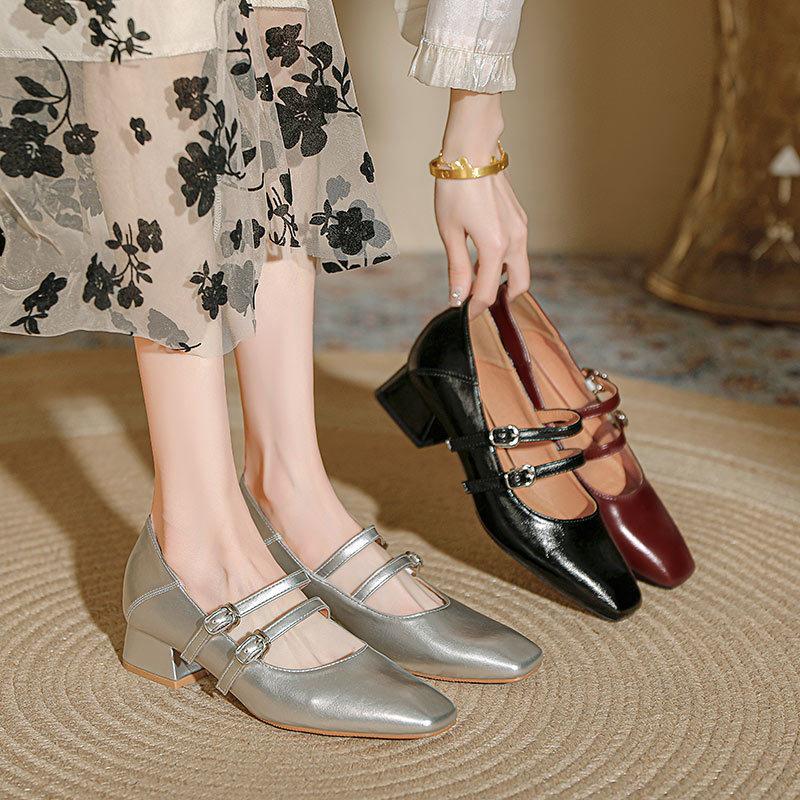 French Mary Jane shoes New square head low heel single shoes one-word buckle with flat head retro high heels thick heel 35 чорний
French Mary Jane shoes New square head low heel single shoes one-word buckle with flat head retro high heels thick heel 35 чорний