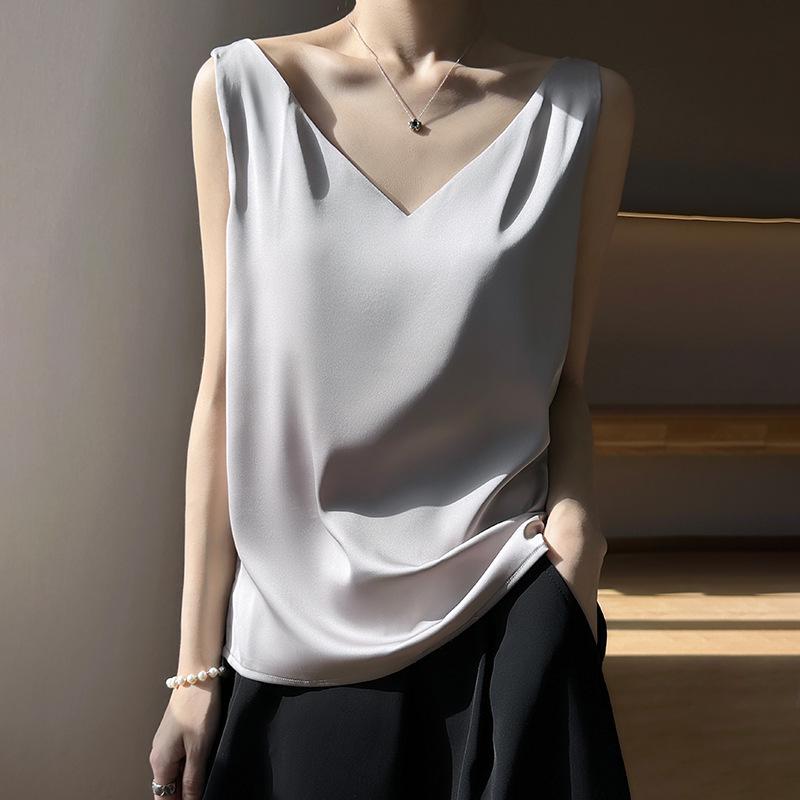 2025 Summer Ice Silk V-Neck Women s Camisole: Sleeveless Outerwear & Base Layer XXL
2025 Summer Ice Silk V-Neck Women s Camisole: Sleeveless Outerwear & Base Layer XXL