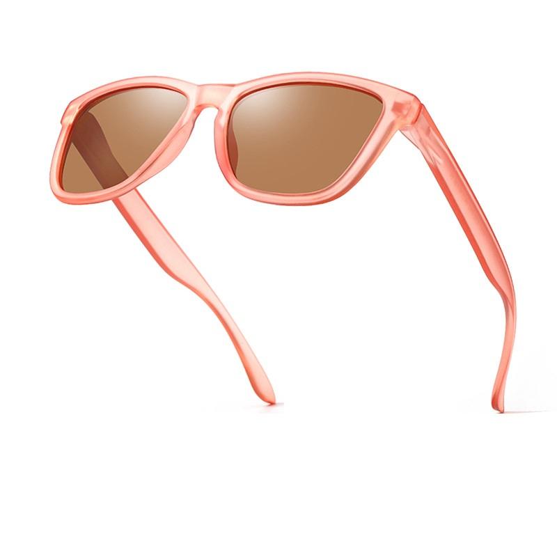 Поляризовані сонцезахисні окуляри класичного дизайну для чоловіків, жіночі модні окуляри для водіння на відкритому повітрі UV400 з антибліковим покриттям
Поляризовані сонцезахисні окуляри класичного дизайну для чоловіків, жіночі модні окуляри для водіння на відкритому повітрі UV400 з антибліковим покриттям