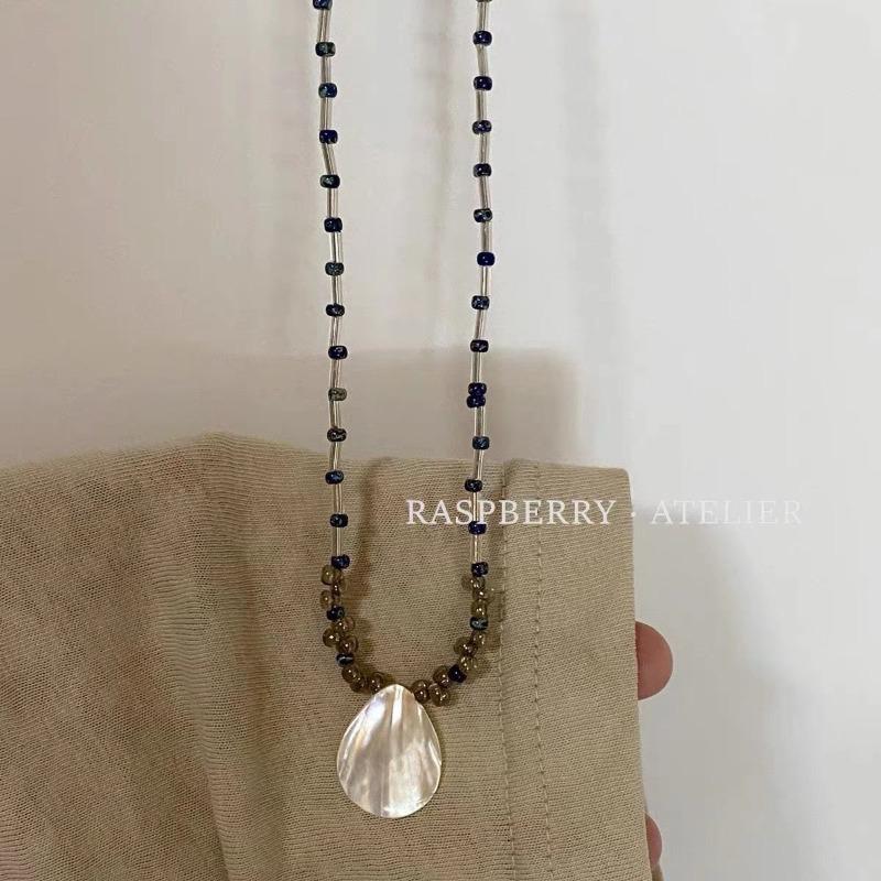 RaspBerry indigo shell white, high-end contrasting color beaded necklace, niche vintage texture collarbone chain
RaspBerry indigo shell white, high-end contrasting color beaded necklace, niche vintage texture collarbone chain