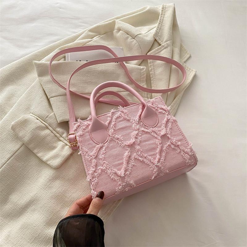 Minimalist Fashionable Crossbody Bag For Women In Versatile Colors Ideal For Summer
Minimalist Fashionable Crossbody Bag For Women In Versatile Colors Ideal For Summer