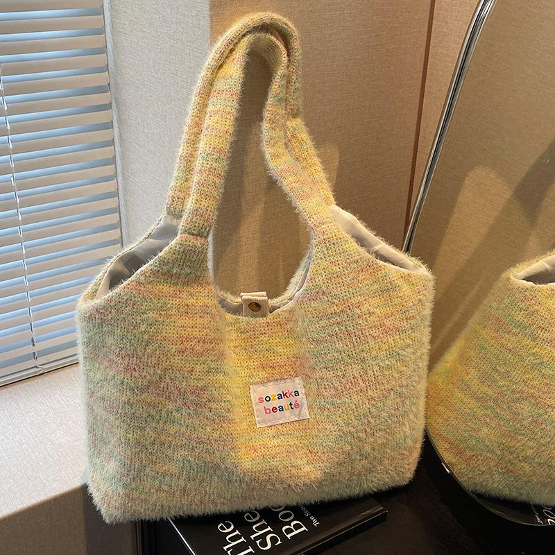 Милая пушистая плетеная сумка-тоут Большая вместимость Студенческая сумка для книг Холщовая сумка-жилет через плечо Осенью и зимой
Милая пушистая плетеная сумка-тоут Большая вместимость Студенческая сумка для книг Холщовая сумка-жилет через плечо Осенью и зимой