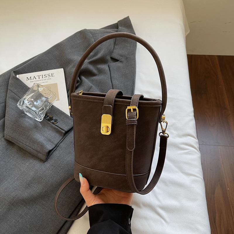 High value retro women s bag commuter crossbody bucket winter simple hand bag shoulder bag
High value retro women s bag commuter crossbody bucket winter simple hand bag shoulder bag