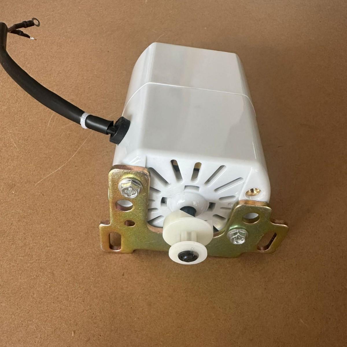 Багатофункціональний двигун швейної машини Brother з рамою шківа
Багатофункціональний двигун швейної машини Brother з рамою шківа