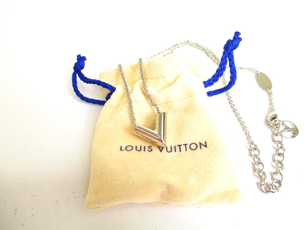 Автентичне посріблене намисто LOUIS VUITTON Essential V-ланцюжок №a158 відремонтоване
Автентичне посріблене намисто LOUIS VUITTON Essential V-ланцюжок №a158 відремонтоване