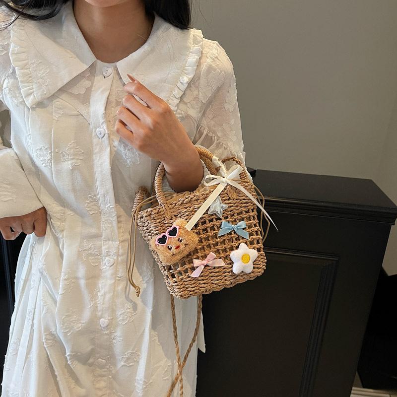 Bucket bag women s new woven handbag shoulder messenger bag beach vacation straw bag tide
Bucket bag women s new woven handbag shoulder messenger bag beach vacation straw bag tide