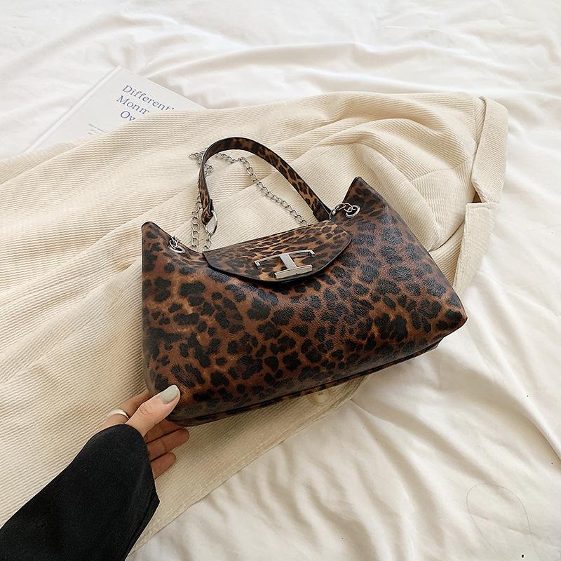 Сумка с леопардовым принтом женская 2025 новая модная сумка высокого класса в иностранном стиле через плечо подмышкой сумка-мессенджер
Сумка с леопардовым принтом женская 2025 новая модная сумка высокого класса в иностранном стиле через плечо подмышкой сумка-мессенджер
