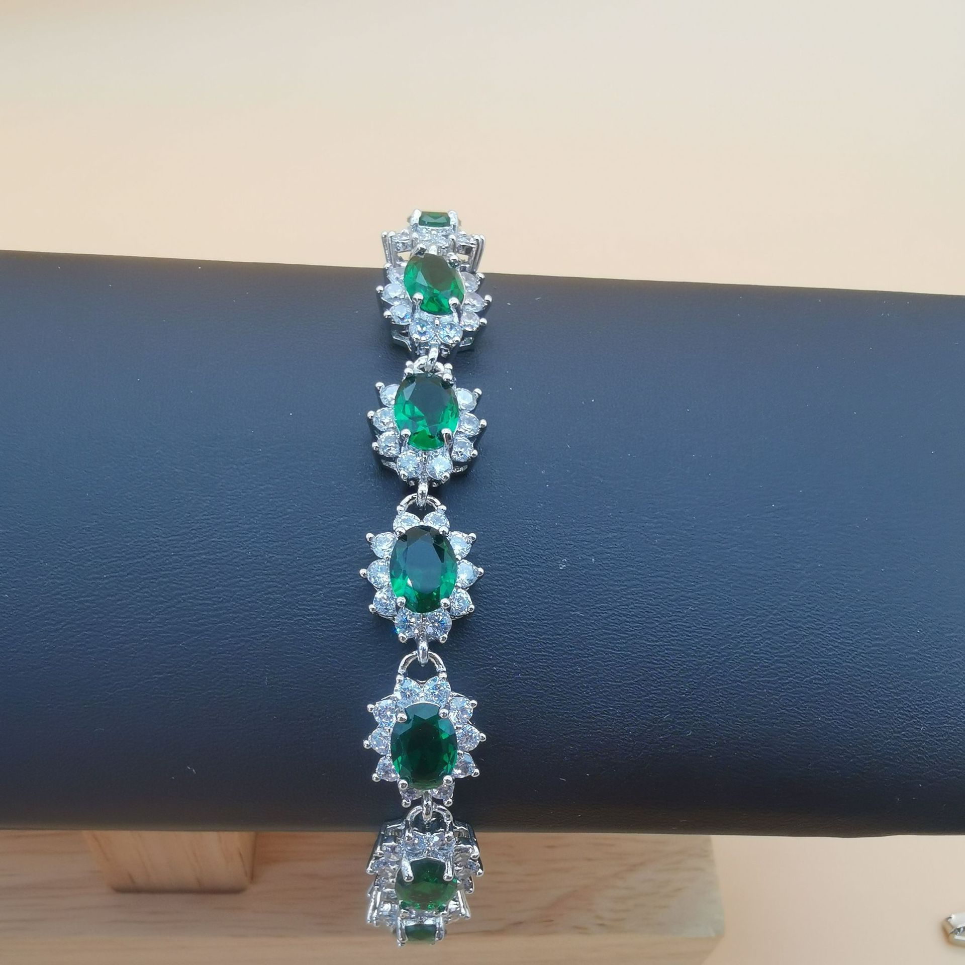 Браслет ручной работы в форме яйца из камня с платиновым покрытием для женщин, цветной и многоцветный
Браслет ручной работы в форме яйца из камня с платиновым покрытием для женщин, цветной и многоцветный