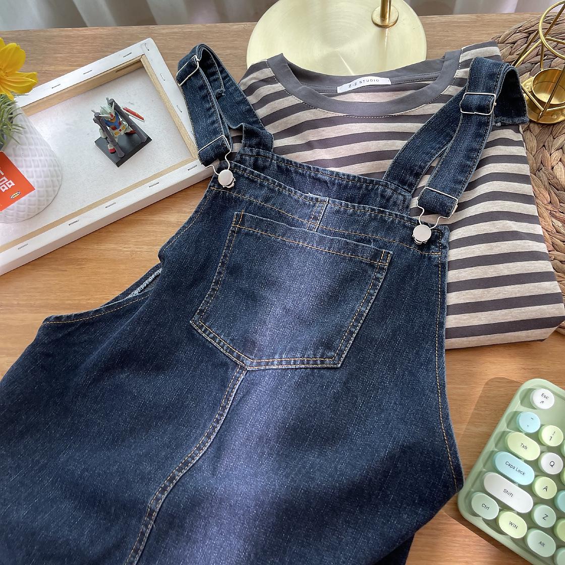 Strawberry Vibes: Playful and cute denim overalls with front and back pockets. Perfect for a cute, youthful look this summer! One Size темно-синий
Strawberry Vibes: Playful and cute denim overalls with front and back pockets. Perfect for a cute, youthful look this summer! One Size темно-синий