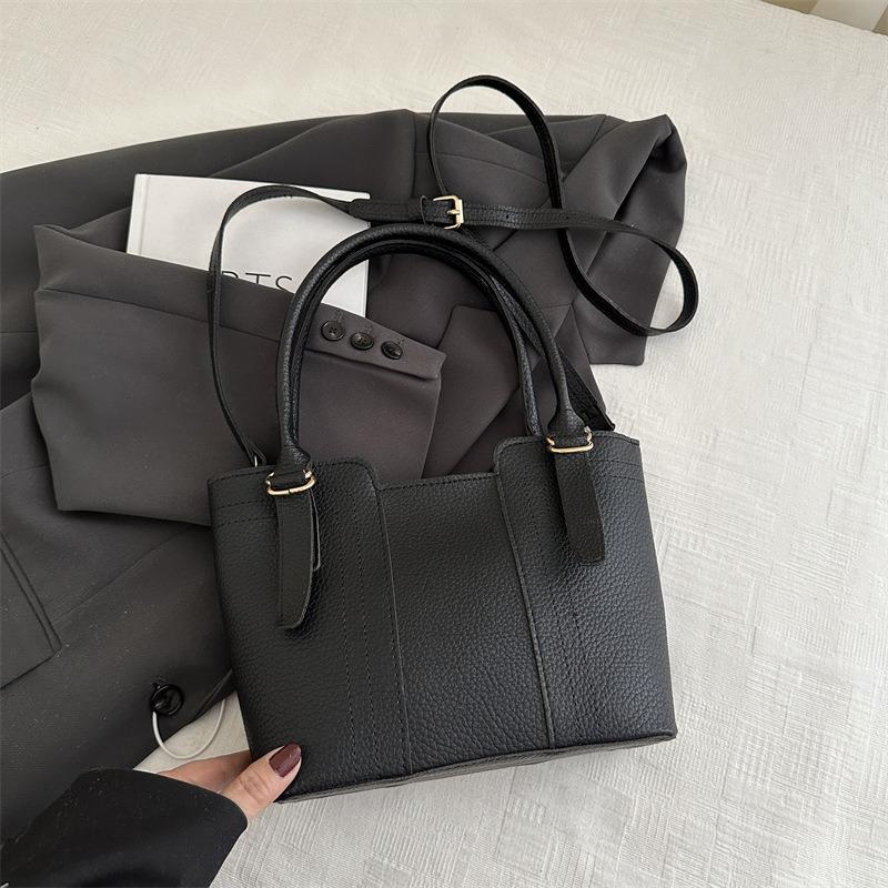 Today s popular small bags, new women s bags, high-end retro versatile messenger bags, fashionable portable bucket bags
Today s popular small bags, new women s bags, high-end retro versatile messenger bags, fashionable portable bucket bags