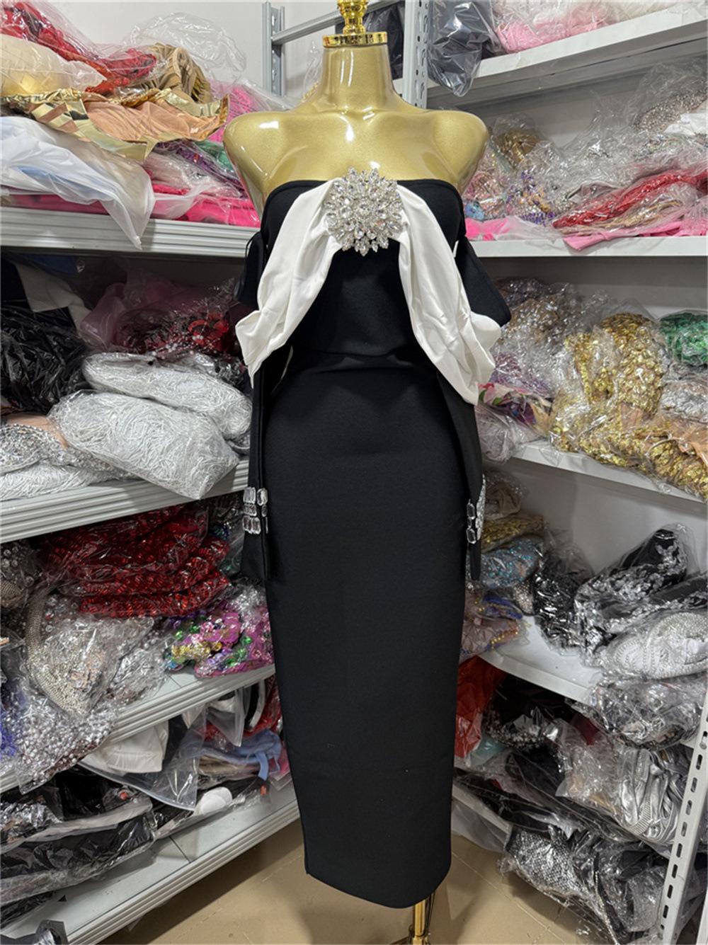 Off-the-Shoulder Rhinestone Ruffled Bodycon Party Dress S чорний
Off-the-Shoulder Rhinestone Ruffled Bodycon Party Dress S чорний