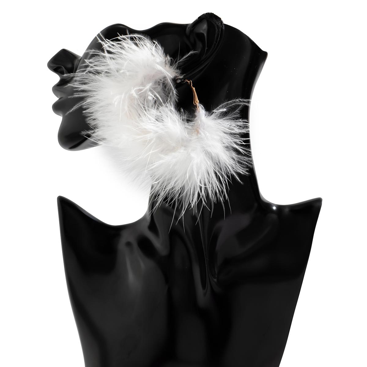 Exaggerated Big Circle with Fluffy Feathers Hoop Earrings for Women Trendy Ladies Wedding Large Earrings 2026 Fashion Jewelry
Exaggerated Big Circle with Fluffy Feathers Hoop Earrings for Women Trendy Ladies Wedding Large Earrings 2026 Fashion Jewelry